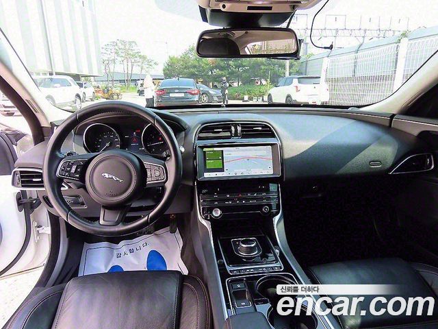 JAGUAR XE 20d 프레스티지 AWD 2017 - photo 7 - Import Corée du Sud | International Cars