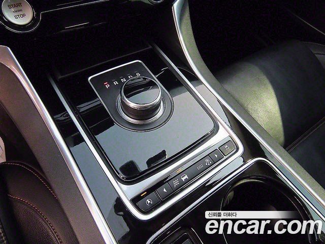 JAGUAR XE 20d 프레스티지 AWD 2017 - photo 9 - Import Corée du Sud | International Cars