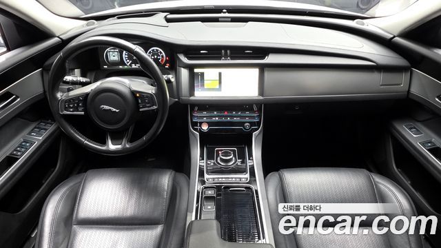 JAGUAR XF (X260) 25t 프레스티지 2018 - photo 10 - Import Corée du Sud | International Cars