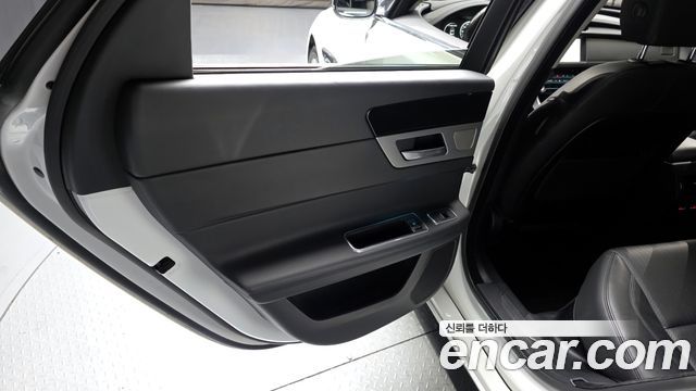 JAGUAR XF (X260) 25t 프레스티지 2018 - photo 15 - Import Corée du Sud | International Cars