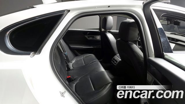 JAGUAR XF (X260) 25t 프레스티지 2018 - photo 18 - Import Corée du Sud | International Cars