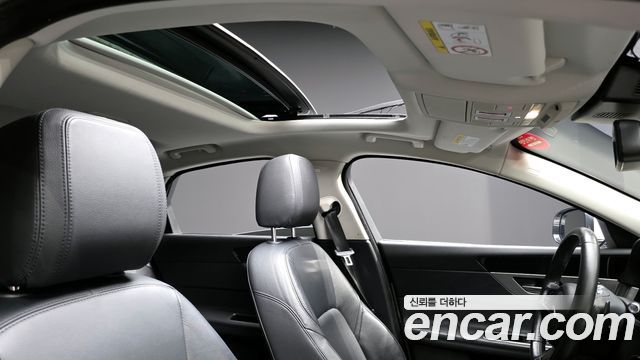 JAGUAR XF (X260) 25t 프레스티지 2018 - photo 26 - Import Corée du Sud | International Cars