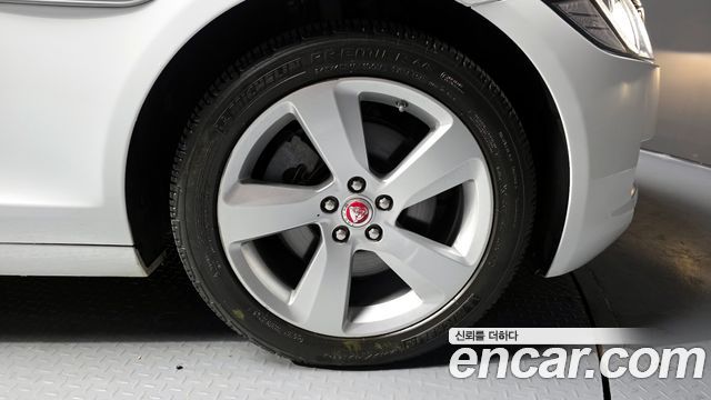 JAGUAR XF (X260) 25t 프레스티지 2018 - photo 28 - Import Corée du Sud | International Cars