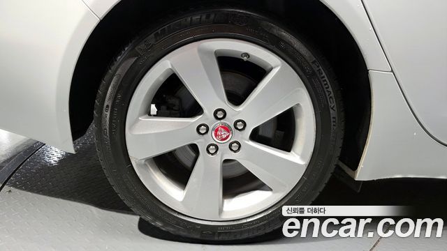 JAGUAR XF (X260) 25t 프레스티지 2018 - photo 29 - Import Corée du Sud | International Cars