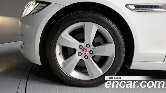 JAGUAR XF (X260) 25t 프레스티지 2018 - photo 5 - Import Corée du Sud | International Cars