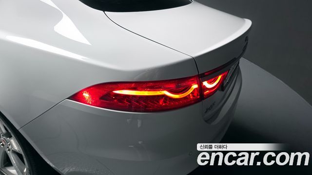 JAGUAR XF (X260) 25t 프레스티지 2018 - photo 9 - Import Corée du Sud | International Cars