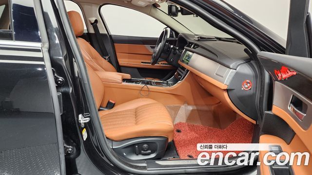 JAGUAR XF (X260) 20d 포트폴리오 AWD 2017 - photo 11 - Import Corée du Sud | International Cars