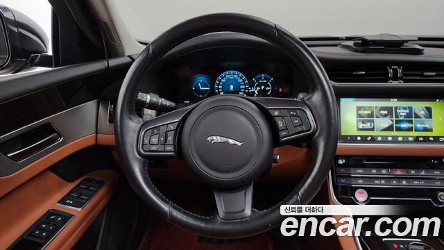 JAGUAR XF (X260) 20d 포트폴리오 AWD 2017 - photo 12 - Import Corée du Sud | International Cars