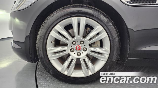 JAGUAR XF (X260) 20d 포트폴리오 AWD 2017 - photo 5 - Import Corée du Sud | International Cars