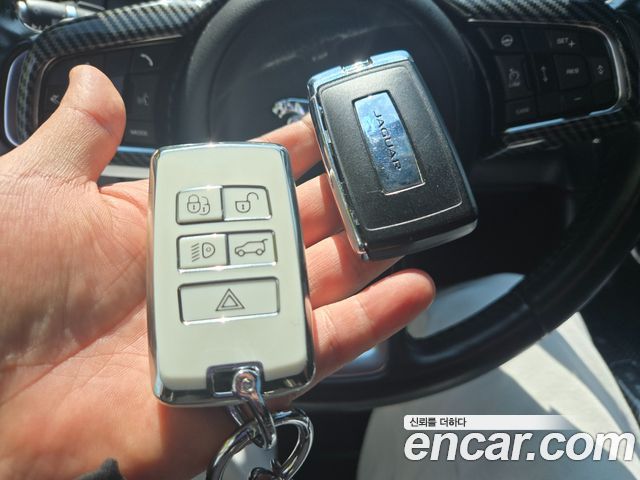 JAGUAR E-PACE P250 First Edition 2018 - photo 17 - Import Corée du Sud | International Cars