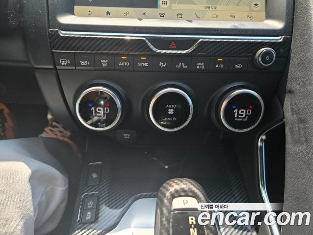 JAGUAR E-PACE P250 First Edition 2018 - photo 18 - Import Corée du Sud | International Cars