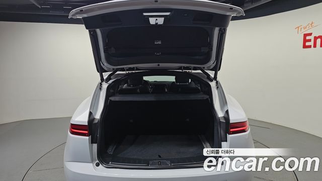 JAGUAR E-PACE P250 First Edition 2018 - photo 26 - Import Corée du Sud | International Cars