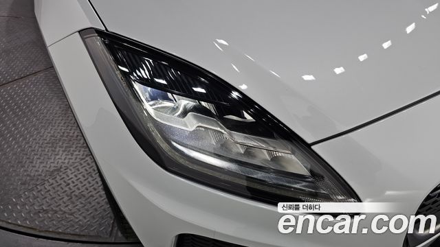 JAGUAR E-PACE P250 First Edition 2018 - photo 8 - Import Corée du Sud | International Cars