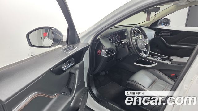 JAGUAR F-PACE 20d 프레스티지 2020 - photo 12 - Import Corée du Sud | International Cars