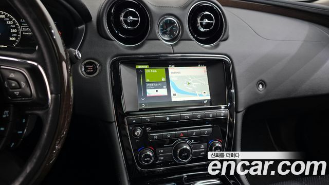 JAGUAR All New XJ 3.0D Premium Luxury LWB 2016 - photo 13 - Import Corée du Sud | International Cars