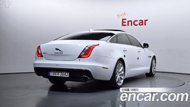 JAGUAR All New XJ 3.0D Premium Luxury LWB 2016 - photo 2 - Import Corée du Sud | International Cars