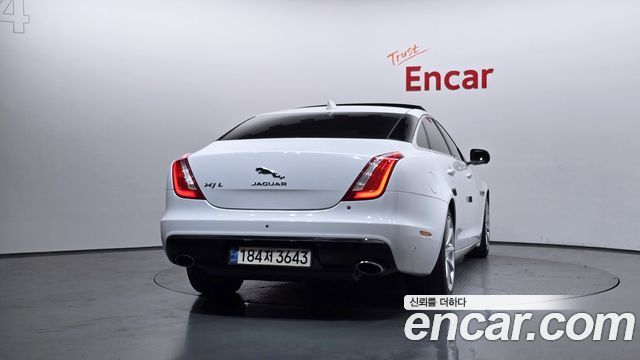 JAGUAR All New XJ 3.0D Premium Luxury LWB 2016 - photo 4 - Import Corée du Sud | International Cars