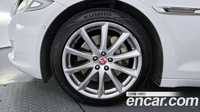 JAGUAR All New XJ 3.0D Premium Luxury LWB 2016 - photo 5 - Import Corée du Sud | International Cars