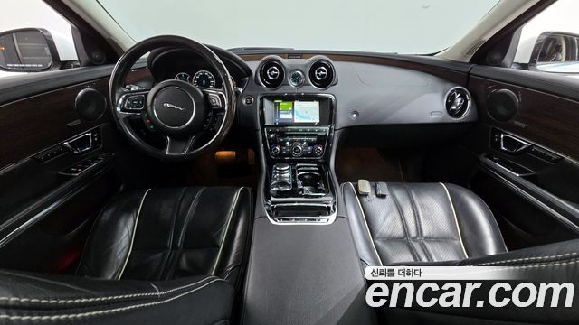 JAGUAR All New XJ 3.0D Premium Luxury LWB 2016 - photo 7 - Import Corée du Sud | International Cars