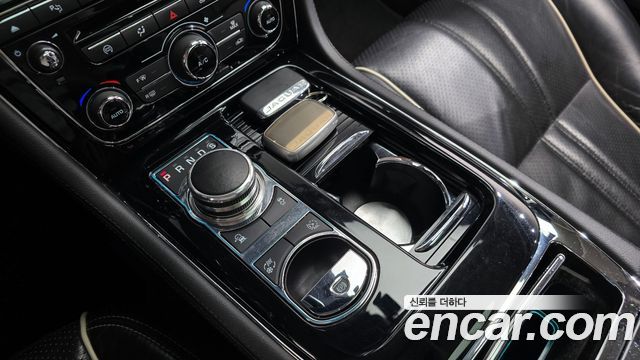 JAGUAR All New XJ 3.0D Premium Luxury LWB 2016 - photo 9 - Import Corée du Sud | International Cars