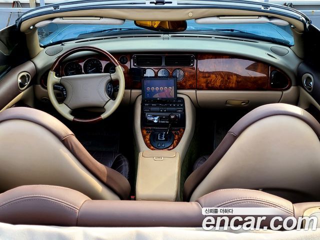 JAGUAR XK8 Convertible 1999 - photo 12 - Import Corée du Sud | International Cars