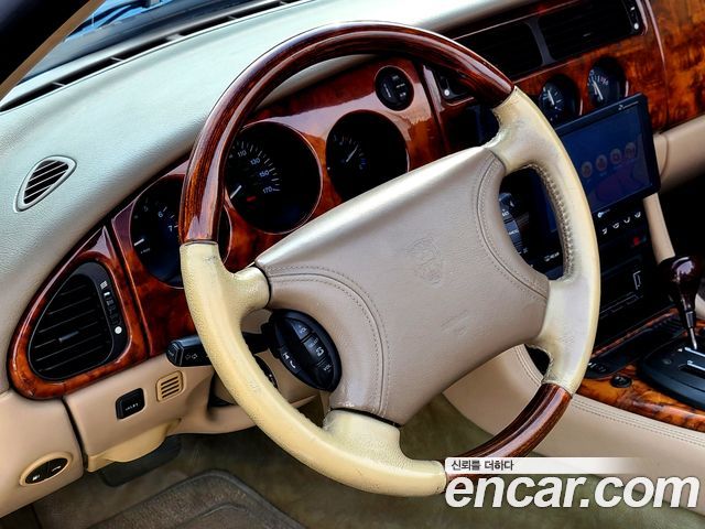 JAGUAR XK8 Convertible 1999 - photo 15 - Import Corée du Sud | International Cars