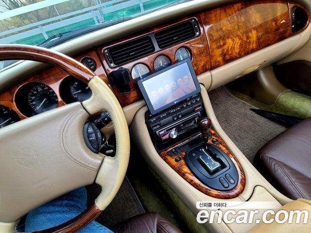 JAGUAR XK8 Convertible 1999 - photo 16 - Import Corée du Sud | International Cars