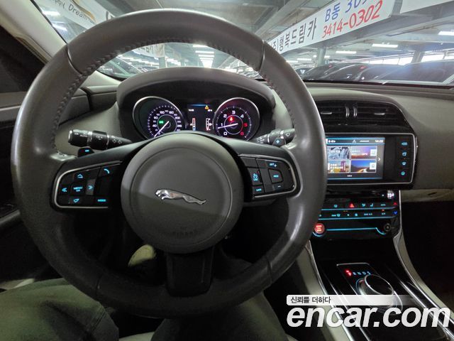 JAGUAR XE 20d 프레스티지 2016 - photo 10 - Import Corée du Sud | International Cars