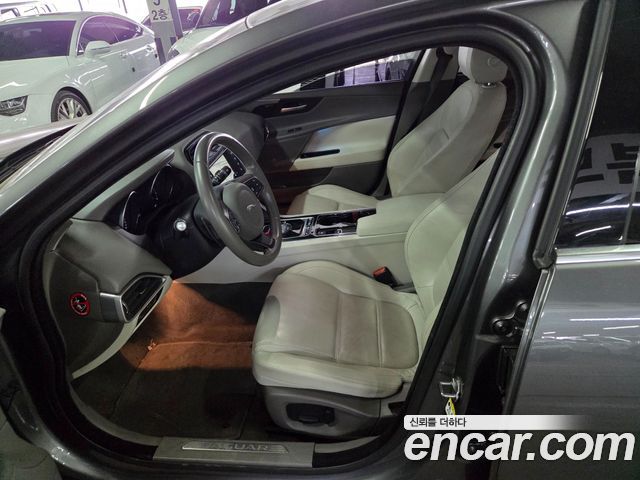 JAGUAR XE 20d 프레스티지 2016 - photo 19 - Import Corée du Sud | International Cars