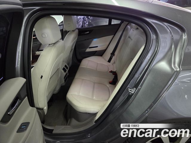 JAGUAR XE 20d 프레스티지 2016 - photo 20 - Import Corée du Sud | International Cars