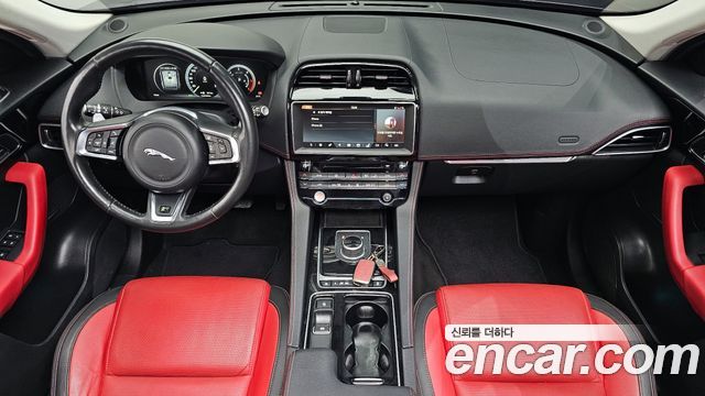 JAGUAR F-PACE 20d R-Sport 2018 - photo 10 - Import Corée du Sud | International Cars