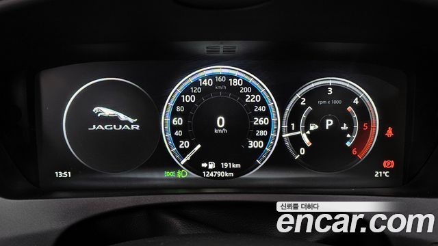 JAGUAR F-PACE 20d R-Sport 2018 - photo 11 - Import Corée du Sud | International Cars