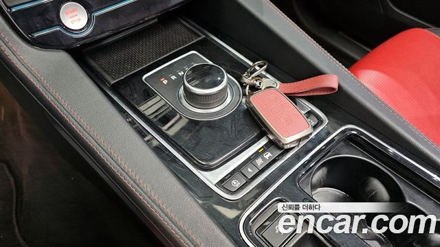 JAGUAR F-PACE 20d R-Sport 2018 - photo 12 - Import Corée du Sud | International Cars