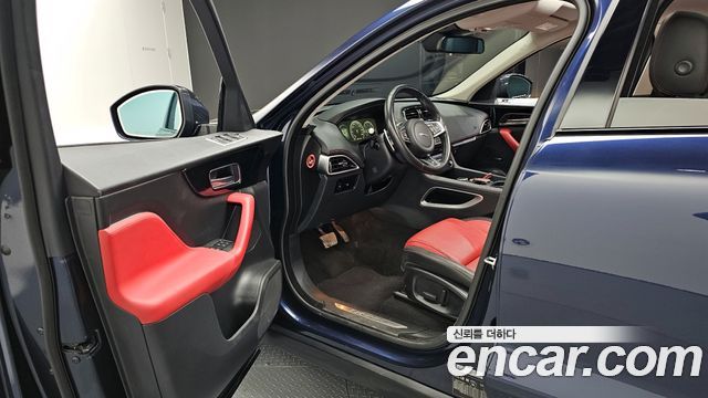 JAGUAR F-PACE 20d R-Sport 2018 - photo 13 - Import Corée du Sud | International Cars