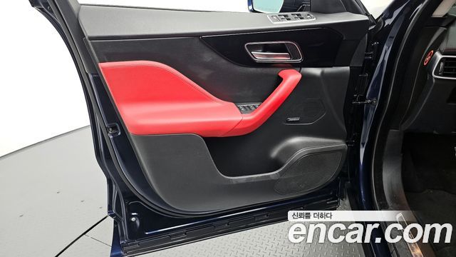 JAGUAR F-PACE 20d R-Sport 2018 - photo 14 - Import Corée du Sud | International Cars