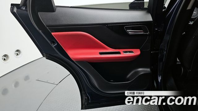 JAGUAR F-PACE 20d R-Sport 2018 - photo 15 - Import Corée du Sud | International Cars