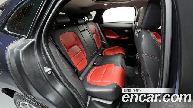 JAGUAR F-PACE 20d R-Sport 2018 - photo 17 - Import Corée du Sud | International Cars
