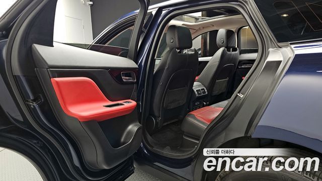 JAGUAR F-PACE 20d R-Sport 2018 - photo 18 - Import Corée du Sud | International Cars