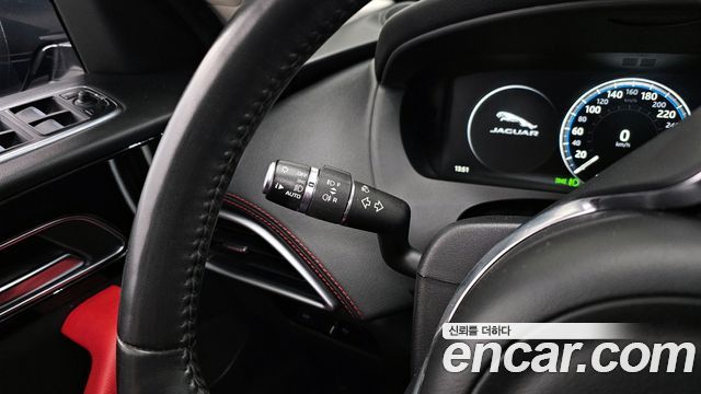 JAGUAR F-PACE 20d R-Sport 2018 - photo 22 - Import Corée du Sud | International Cars