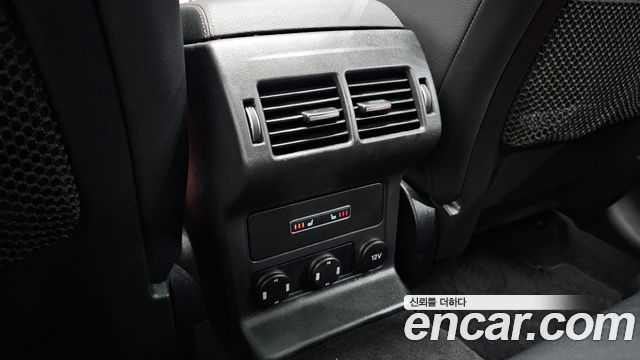 JAGUAR F-PACE 20d R-Sport 2018 - photo 24 - Import Corée du Sud | International Cars