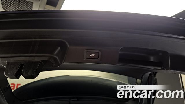 JAGUAR F-PACE 20d R-Sport 2018 - photo 26 - Import Corée du Sud | International Cars