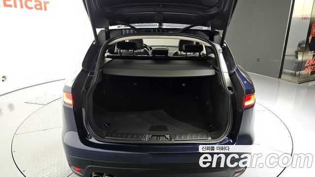 JAGUAR F-PACE 20d R-Sport 2018 - photo 27 - Import Corée du Sud | International Cars