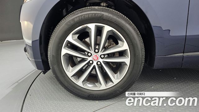 JAGUAR F-PACE 20d R-Sport 2018 - photo 5 - Import Corée du Sud | International Cars