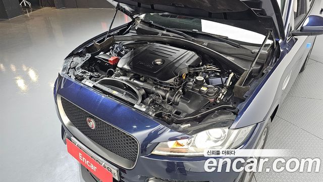 JAGUAR F-PACE 20d R-Sport 2018 - photo 6 - Import Corée du Sud | International Cars