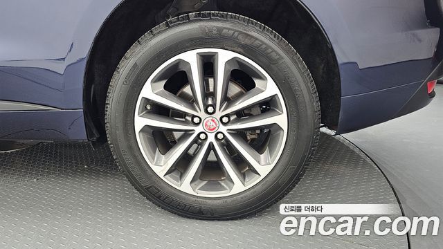 JAGUAR F-PACE 20d R-Sport 2018 - photo 7 - Import Corée du Sud | International Cars