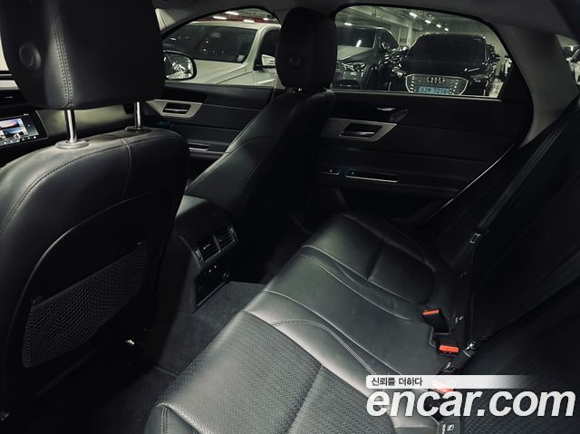 JAGUAR XF (X260) 20d 프레스티지 2018 - photo 10 - Import Corée du Sud | International Cars