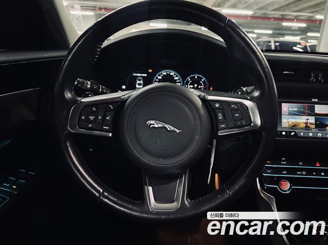 JAGUAR XF (X260) 20d 프레스티지 2018 - photo 13 - Import Corée du Sud | International Cars