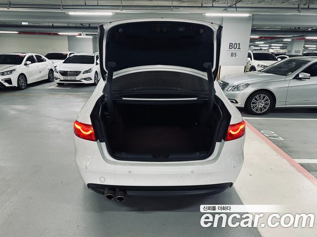 JAGUAR XF (X260) 20d 프레스티지 2018 - photo 5 - Import Corée du Sud | International Cars