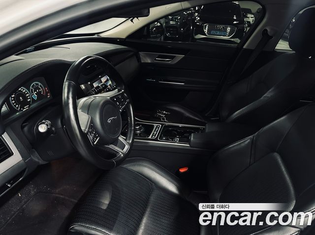 JAGUAR XF (X260) 20d 프레스티지 2018 - photo 9 - Import Corée du Sud | International Cars
