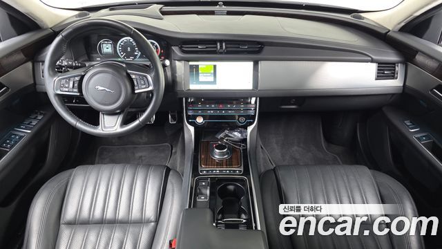 JAGUAR XF (X260) 20d 포트폴리오 2019 - photo 10 - Import Corée du Sud | International Cars